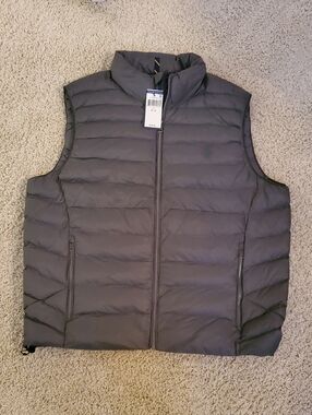 Polo By Ralph Lauren Men's Grey Quilted Puffer Vest.